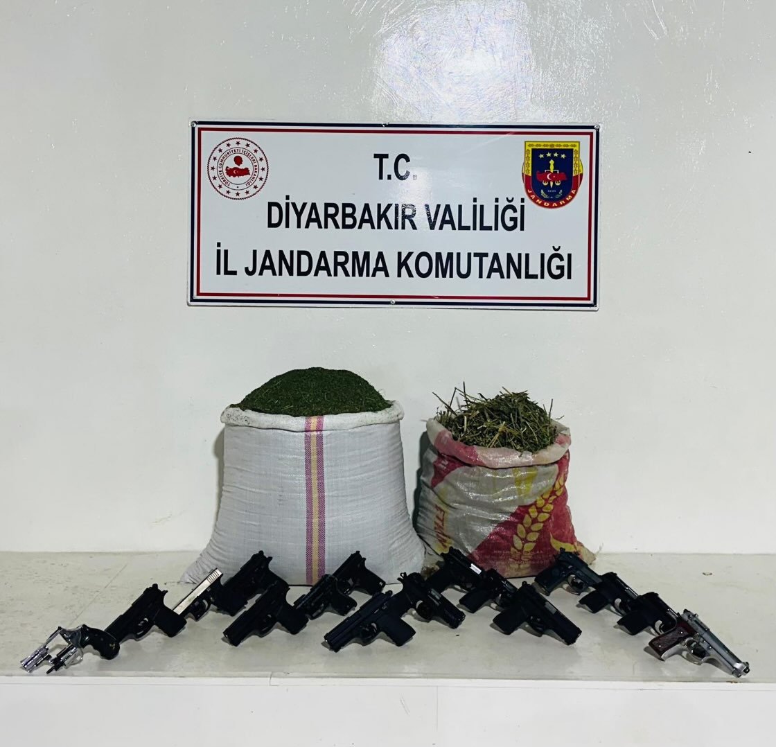LİCEDE ELE GEÇİRİLEN RUHSATSIZ TABANCA VE UYUŞTURUCU MADDELER